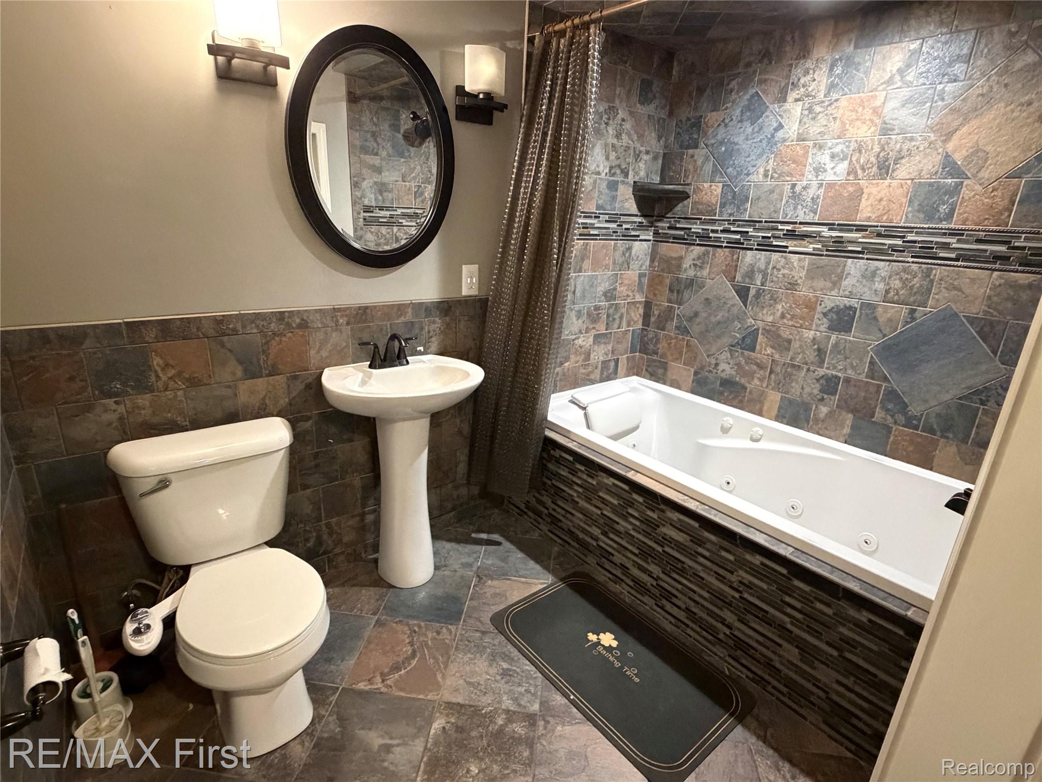 2830 Hessel Avenue Rochester, MI 48307 - Photo 20 of 27 IMG_3712.jpeg