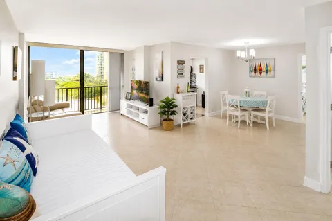 $245,000 | 17021 North Bay Road, Unit 816, Sunny Isles Beach, FL 33160