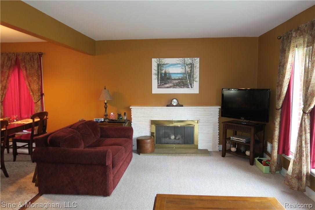 347 Kerby Road Grosse Pointe, MI 48236 - Photo 3 of 25 IMG_3476.JPG