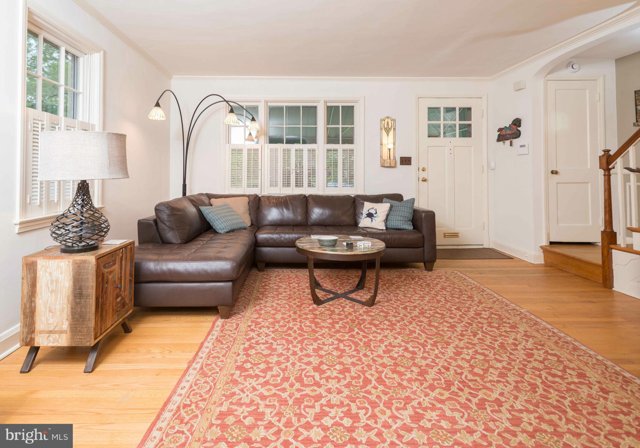 6420 Pinehurst Road Baltimore, MD 21212 - Photo 3 of 30 a living room with furniture and a rug