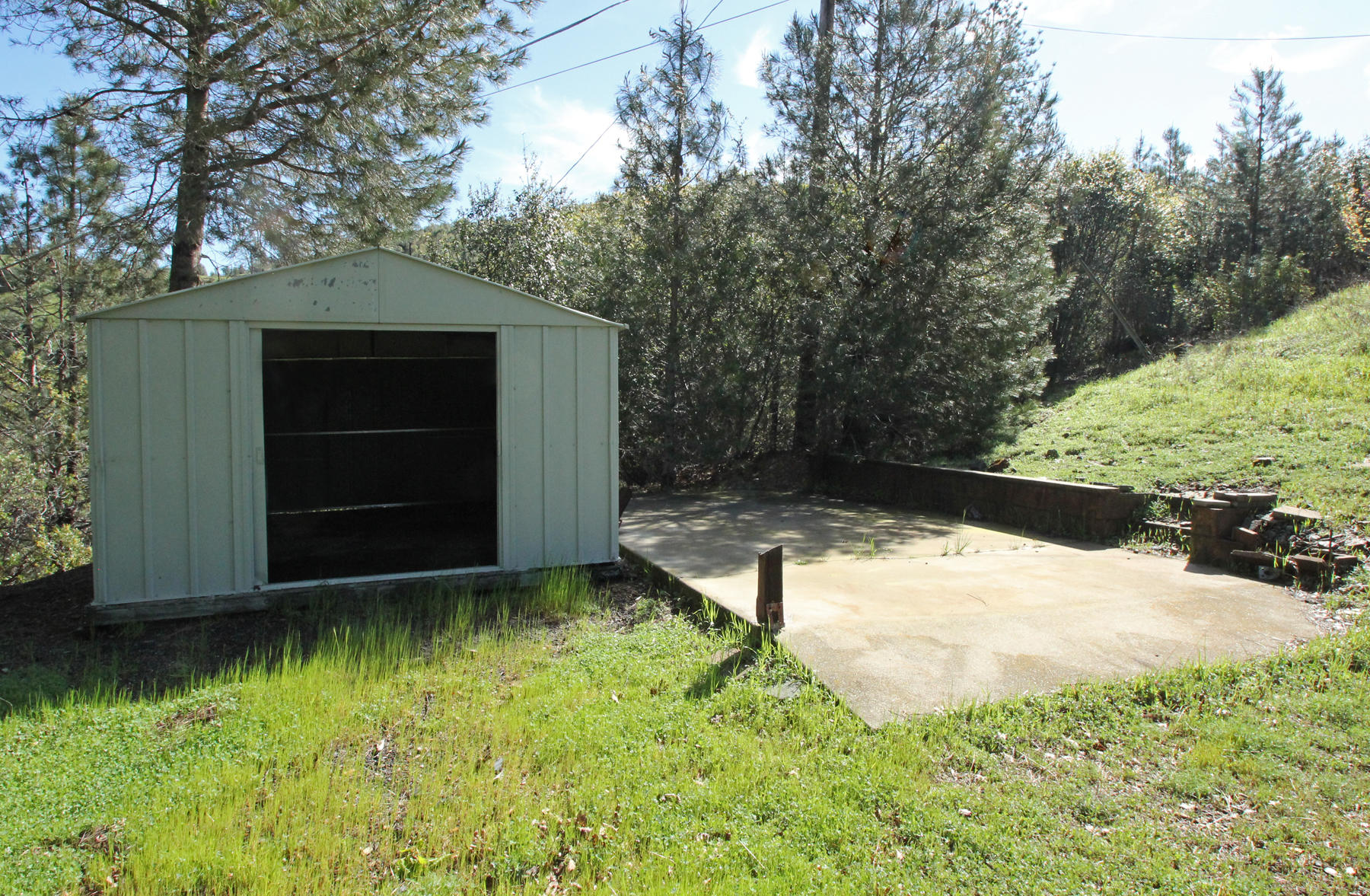 22183 Sunshine Way Redding, CA 96003 - Photo 13 of 28 Shed and Parking Pad