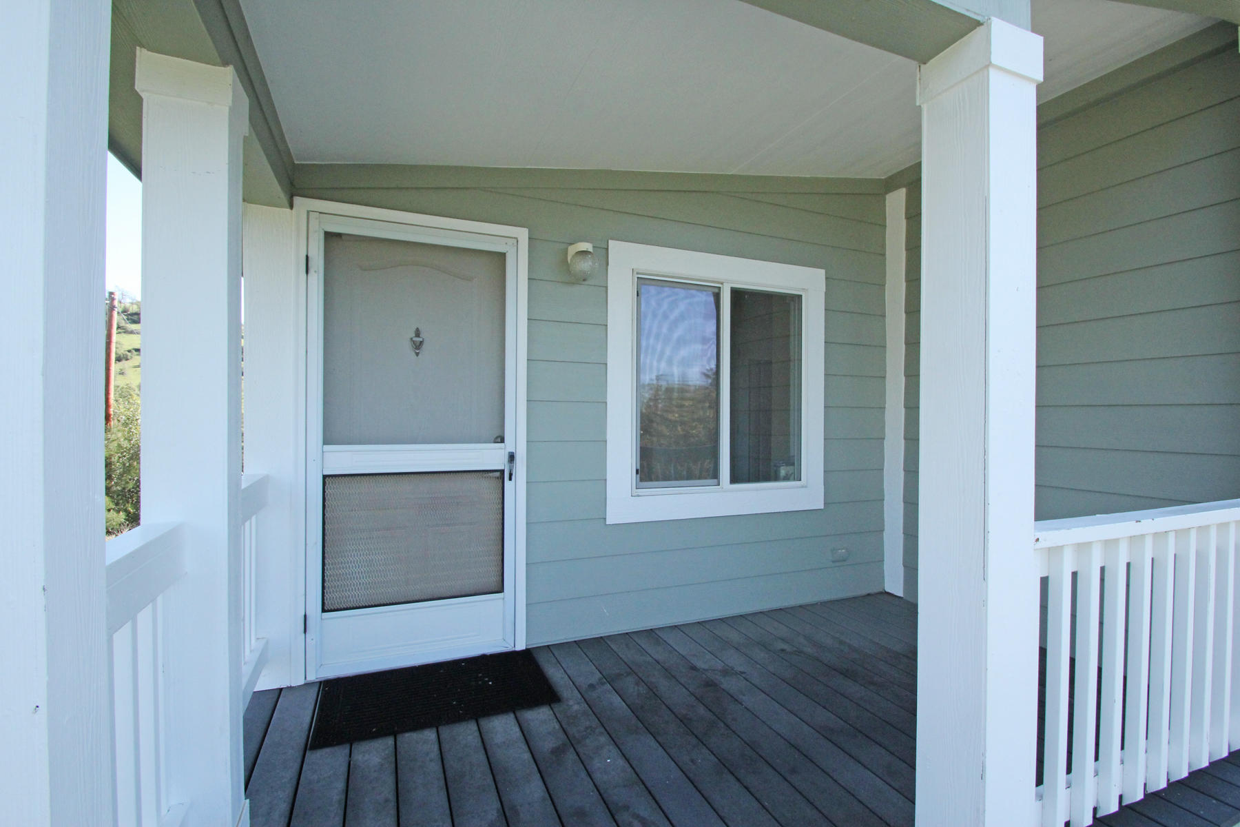 22183 Sunshine Way Redding, CA 96003 - Photo 16 of 28 Front Porch