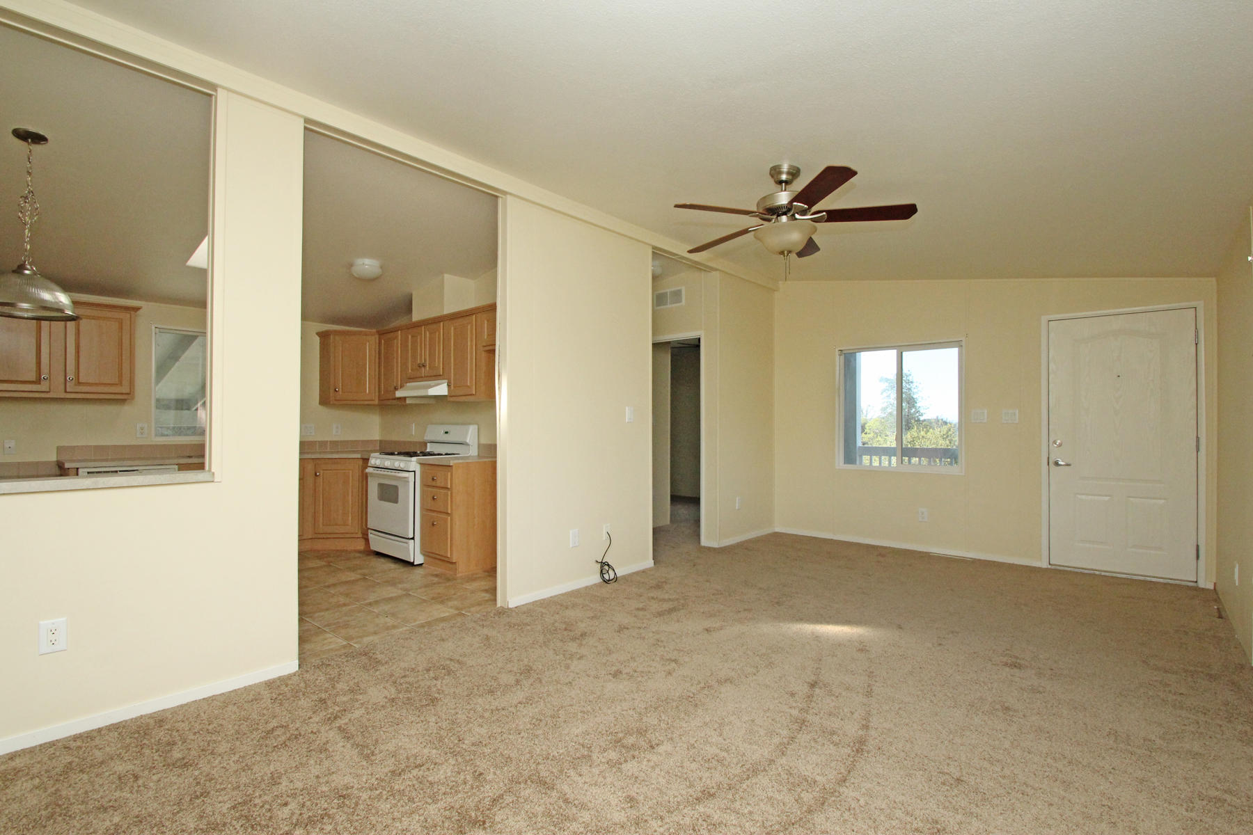 22183 Sunshine Way Redding, CA 96003 - Photo 17 of 28 Living/Kitchen Area