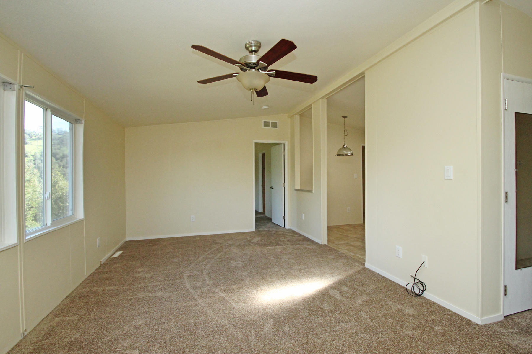 22183 Sunshine Way Redding, CA 96003 - Photo 18 of 28 Living Room