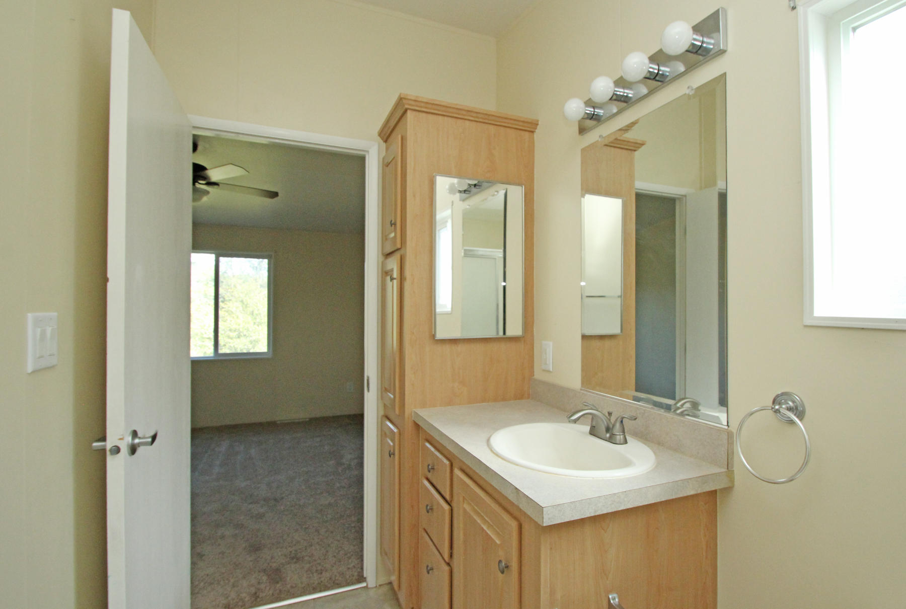22183 Sunshine Way Redding, CA 96003 - Photo 25 of 28 Master Bathroom