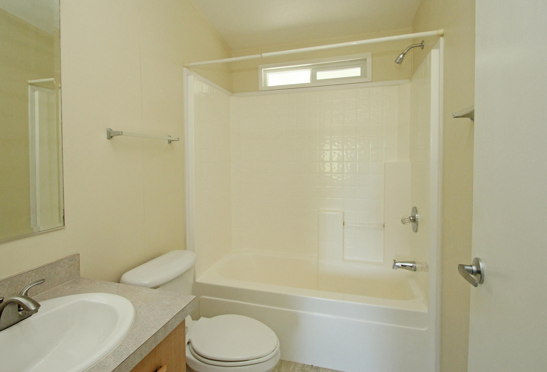 22183 Sunshine Way Redding, CA 96003 - Photo 27 of 28 Guest Bathroom