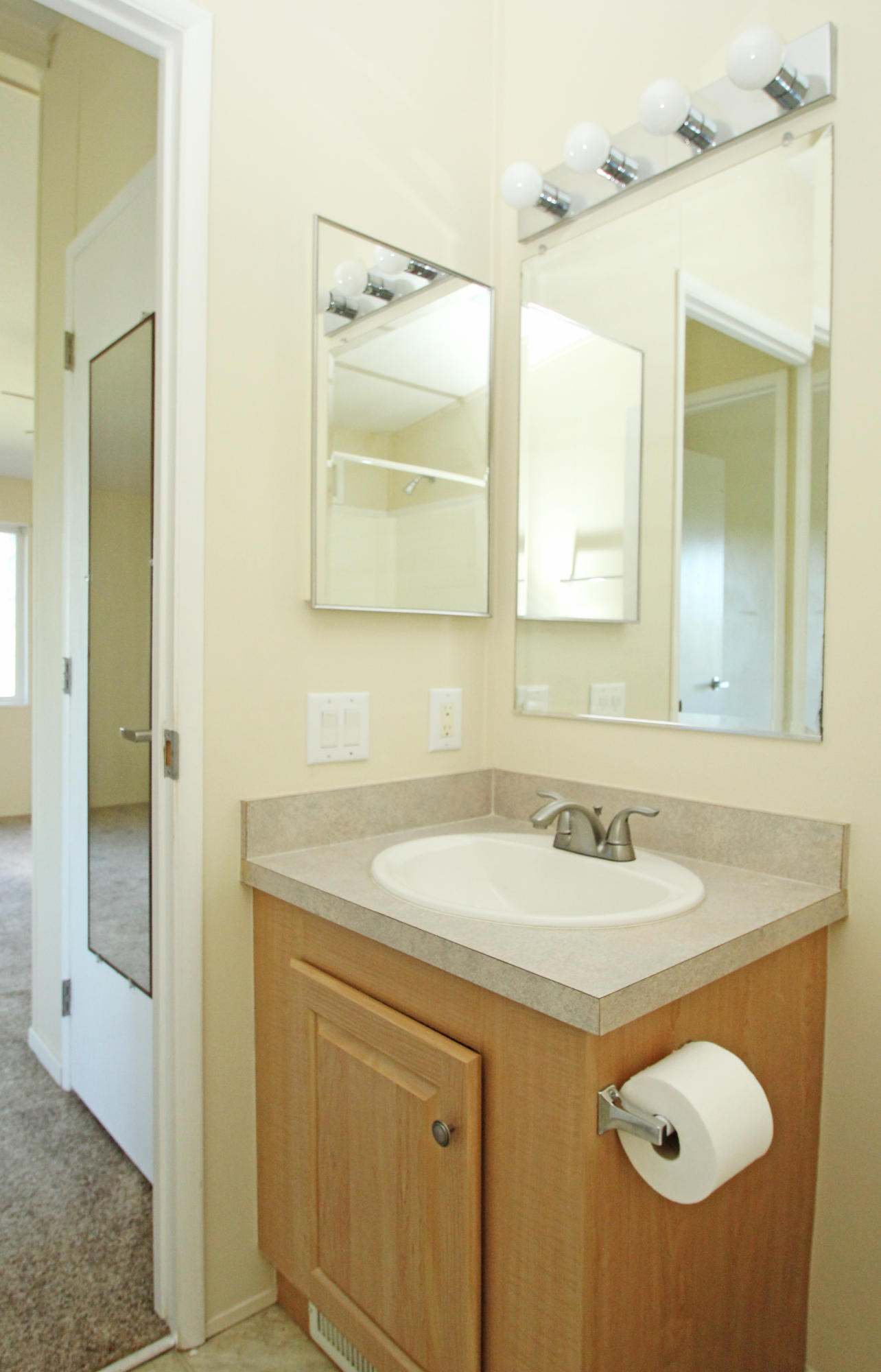 22183 Sunshine Way Redding, CA 96003 - Photo 28 of 28 guest bathroom