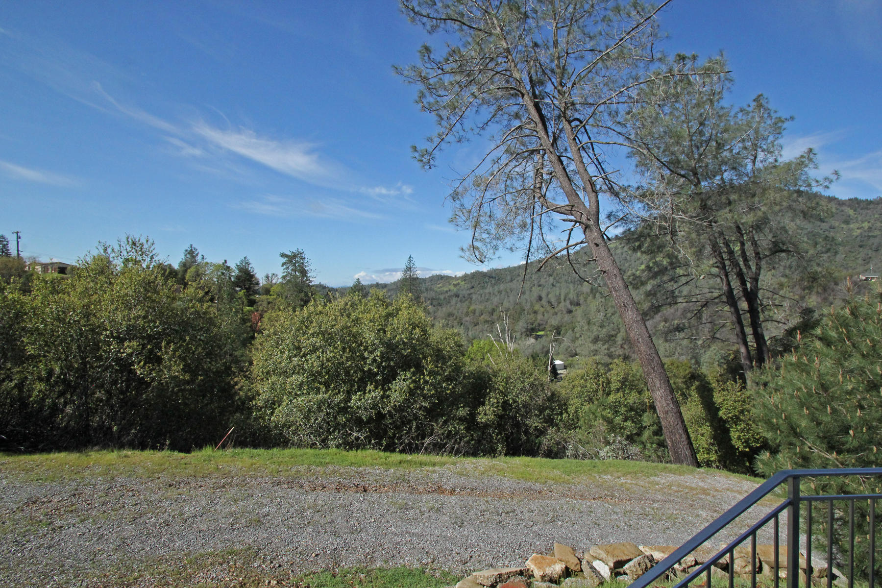 22183 Sunshine Way Redding, CA 96003 - Photo 7 of 28 Views!