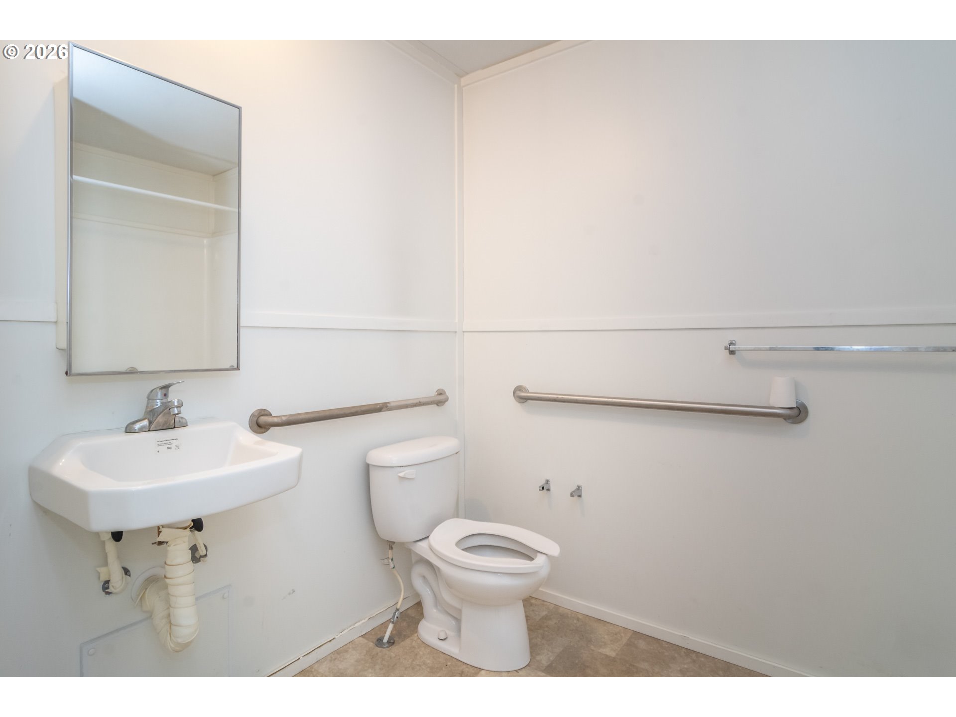 5000 Northeast Stephens Street, Unit 27 Roseburg, OR 97470 - Photo 11 of 24 a bathroom with a toilet a sink and mirror