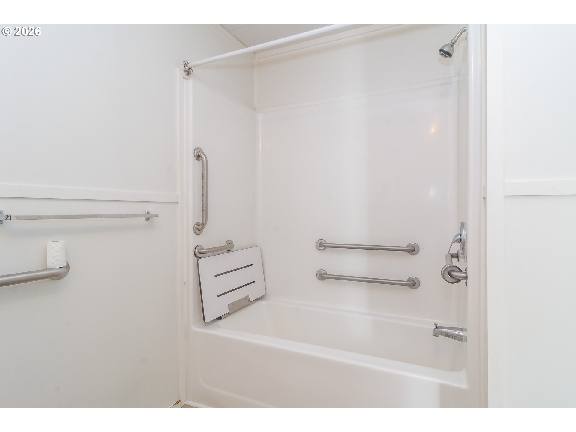 5000 Northeast Stephens Street, Unit 27 Roseburg, OR 97470 - Photo 12 of 24 a bathroom with a shower