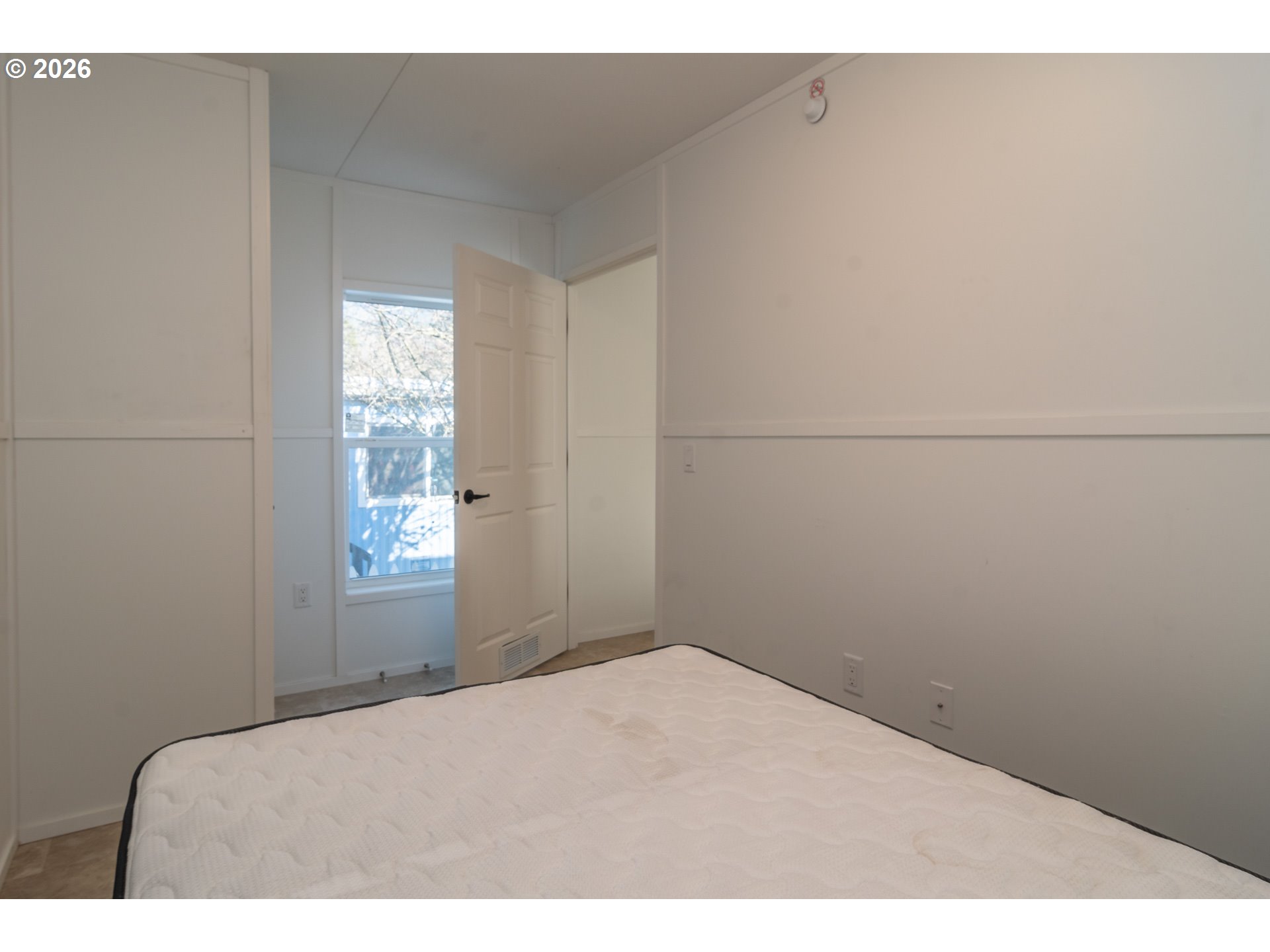 5000 Northeast Stephens Street, Unit 27 Roseburg, OR 97470 - Photo 22 of 24 a bedroom with a window