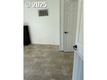 5000 Northeast Stephens Street, Unit 27 Roseburg, OR 97470 - Photo 7 of 24 a view of a bathroom