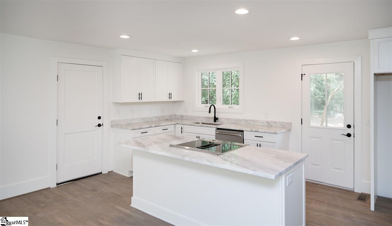 9 Batesview Drive Greenville, SC 29607 - Photo 6 of 24 Gallery Image 6