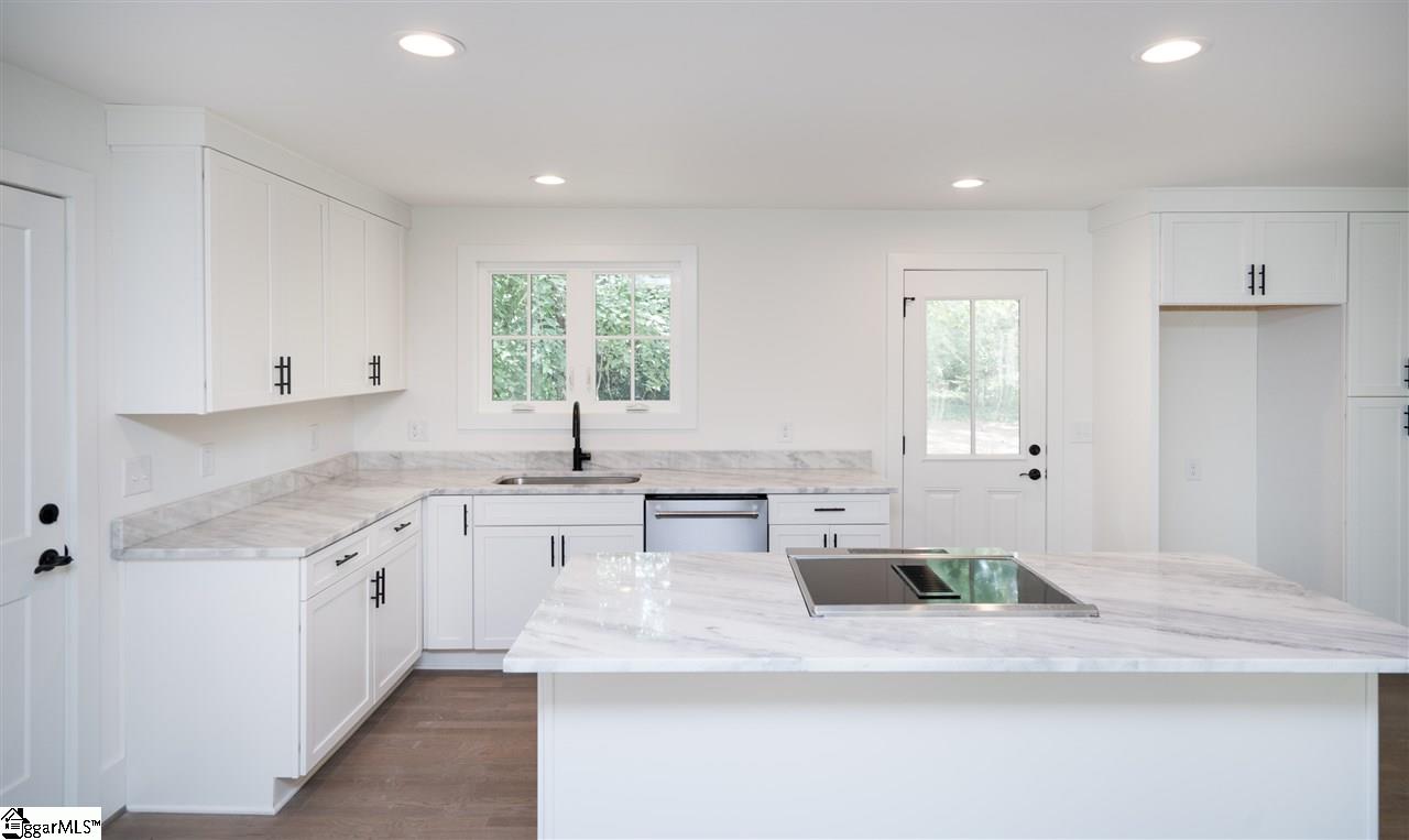 9 Batesview Drive Greenville, SC 29607 - Photo 7 of 24 Gallery Image 7