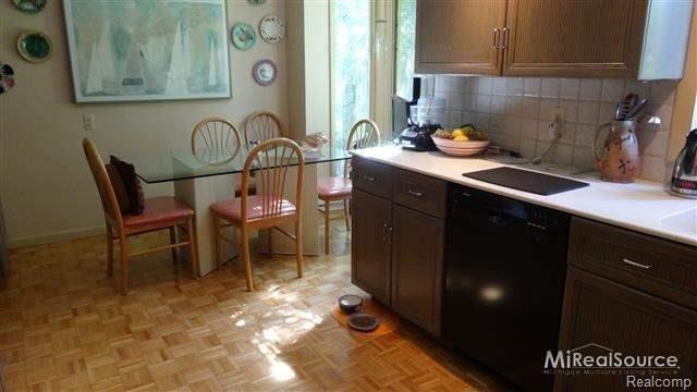 41 Warner Road Grosse Pointe, MI 48236 - Photo 12 of 23 15.jpg