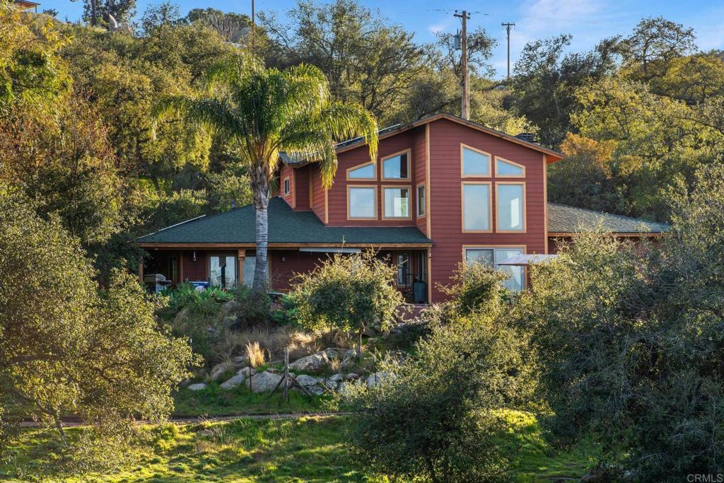 a view of a big yard in front of house