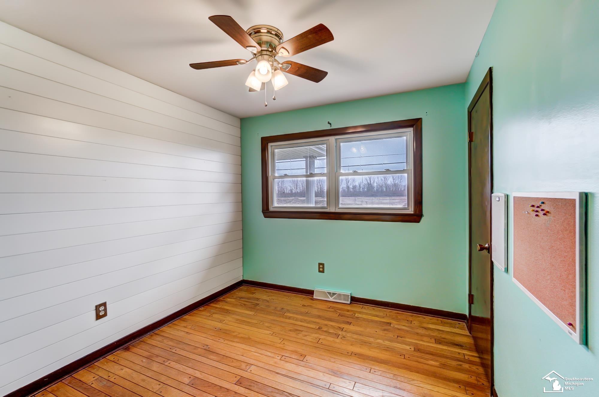 831 Newport Road Carleton, MI 48117 - Photo 20 of 38 50131477-39ba5ac8-df85-4ecf-ab2d-ed8c1979e11d.JPG