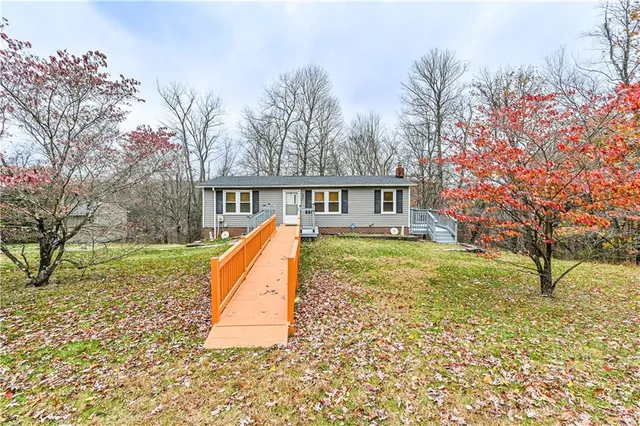 a view of a house with a yard