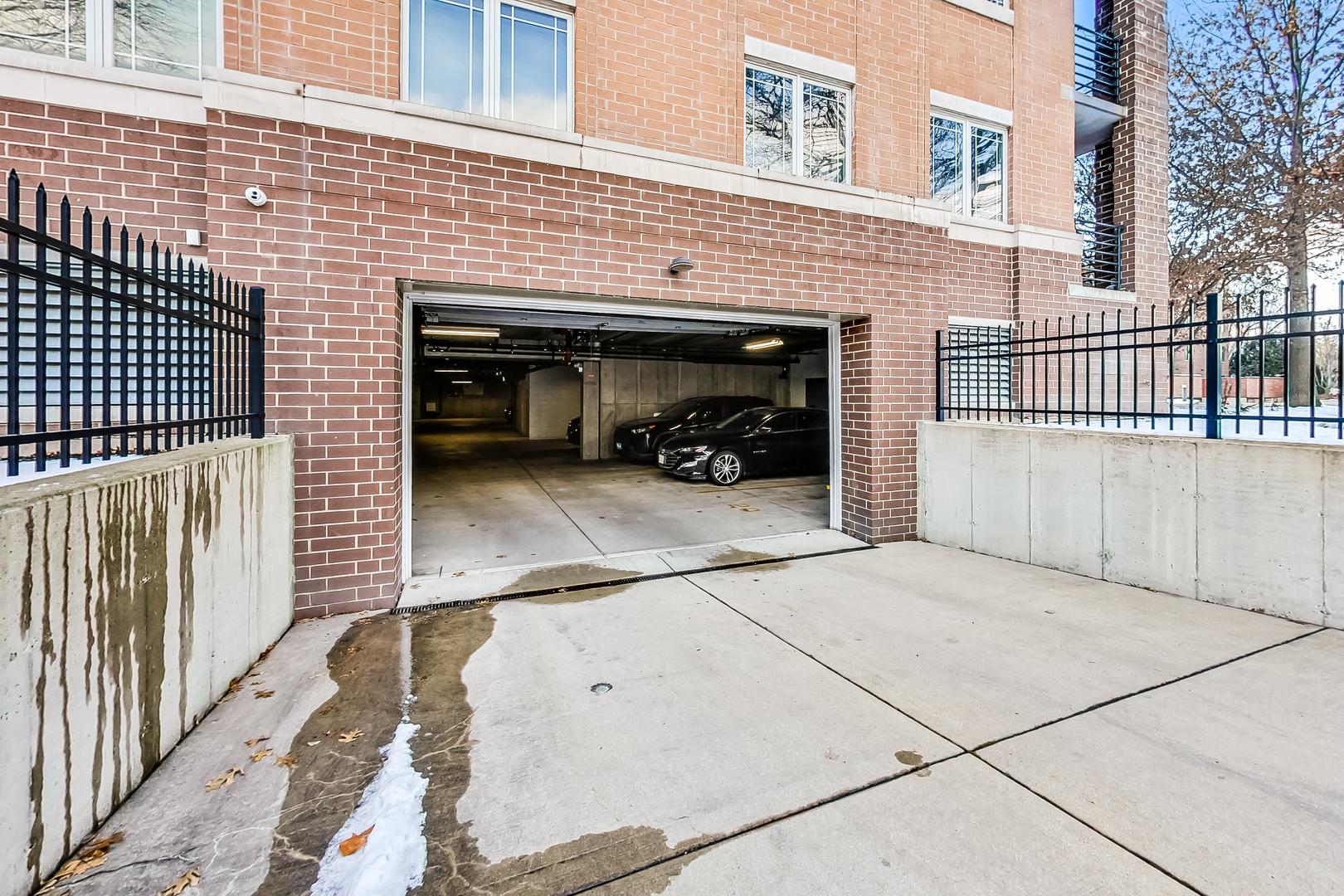 911 Busse Highway, Unit 204 Park Ridge, IL 60068 - Photo 26 of 31 a view of a terrace