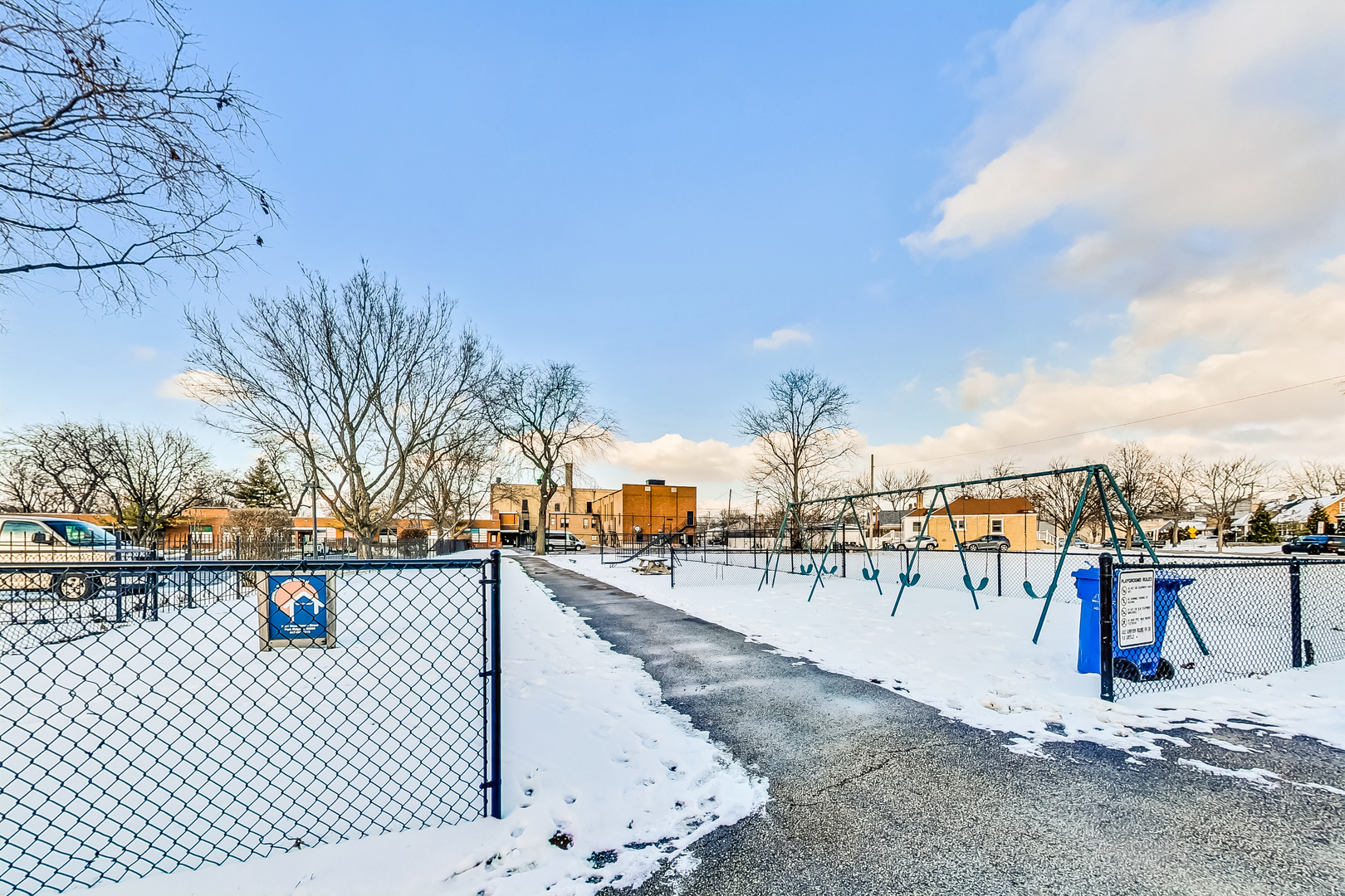 911 Busse Highway, Unit 204 Park Ridge, IL 60068 - Photo 30 of 31 a view of a outdoor space