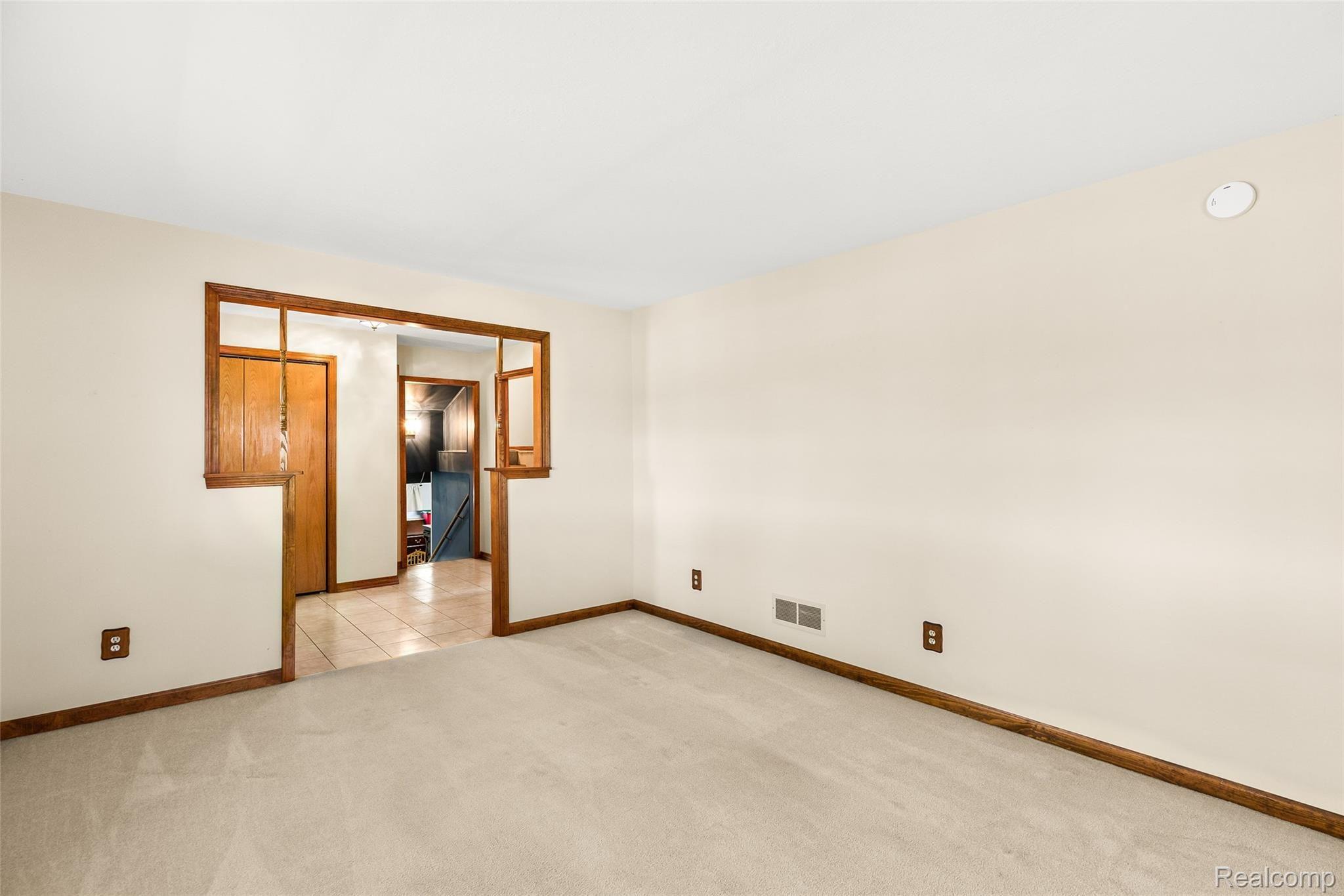 1951 Ida Maybee Road Monroe, MI 48162 - Photo 17 of 40 16.Living