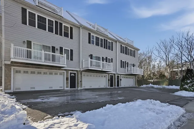 $3,300 | 597 Sea Street, Unit 2, Quincy, MA 02169