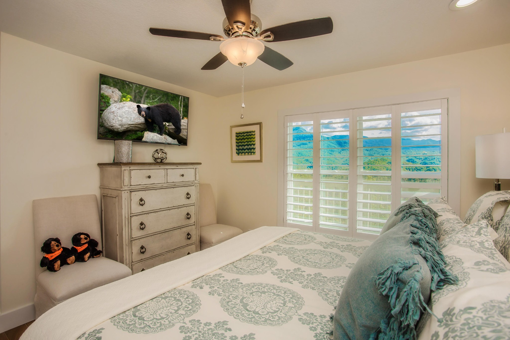 3202 Hickey Road Sevierville, TN 37876 - Photo 12 of 28 a bedroom with a bed and flat screen tv