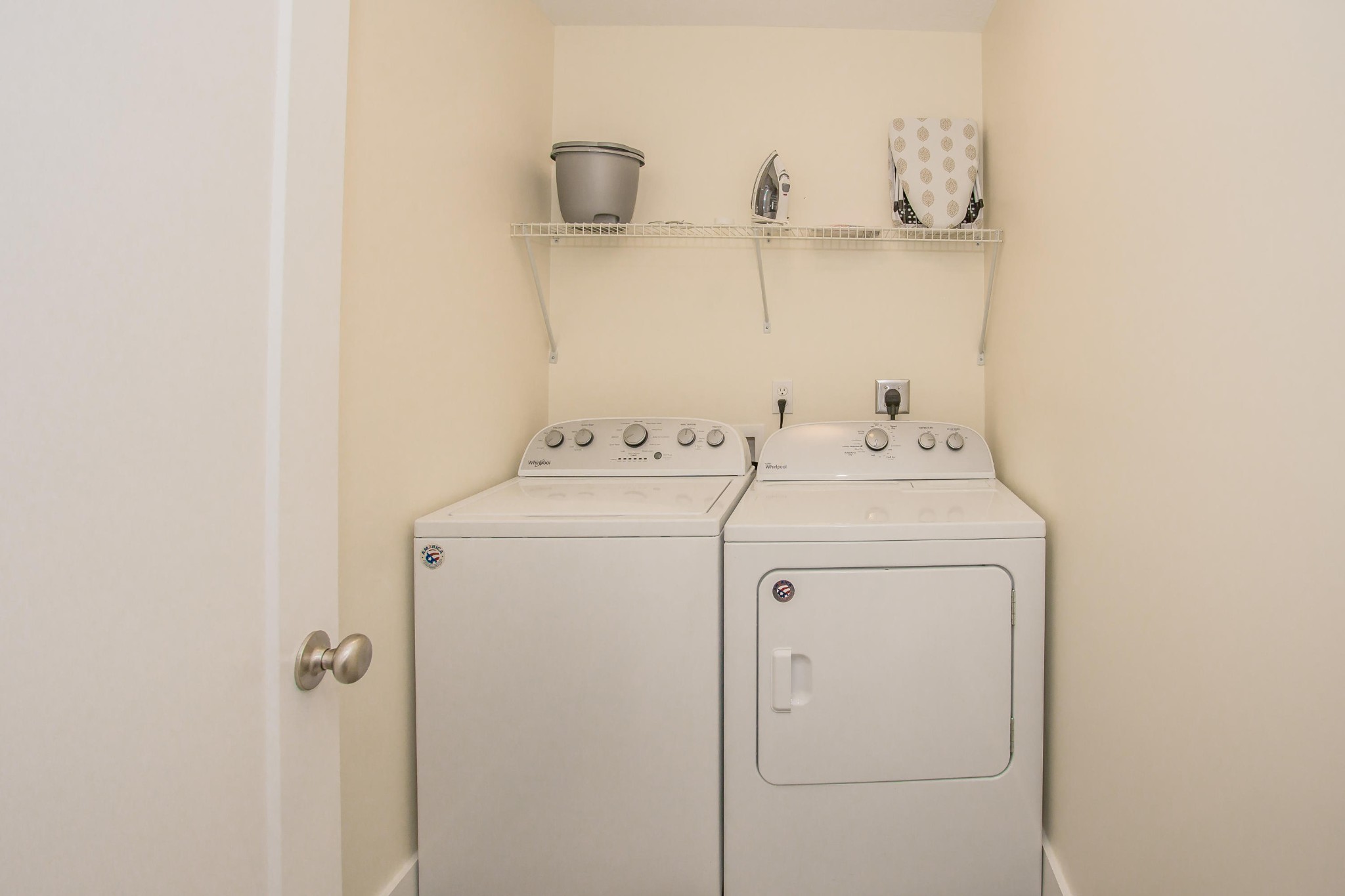 3202 Hickey Road Sevierville, TN 37876 - Photo 20 of 28 a utility room with dryer and washer