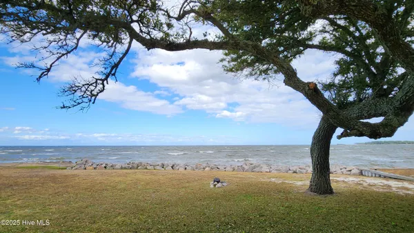 $300,000 | 187 Pamlico Parkway, Beaufort, NC 28516