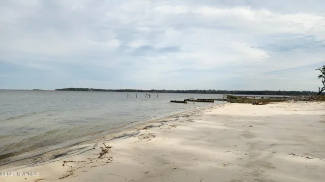 $300,000 | 187 Pamlico Parkway, Beaufort, NC 28516