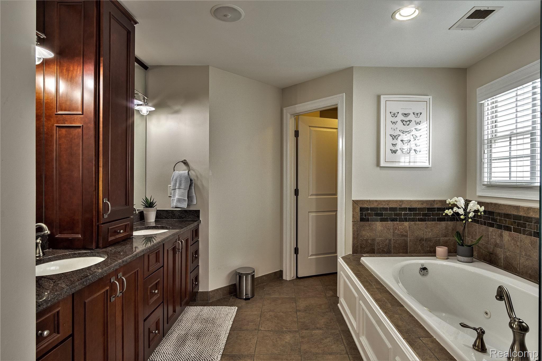 932 Roselawn Drive Rochester, MI 48307 - Photo 47 of 60 #47.jpg