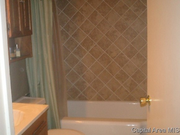 72 East Hazel Dell Lane Springfield, IL 62712 - Photo 6 of 15 Gallery Image 6