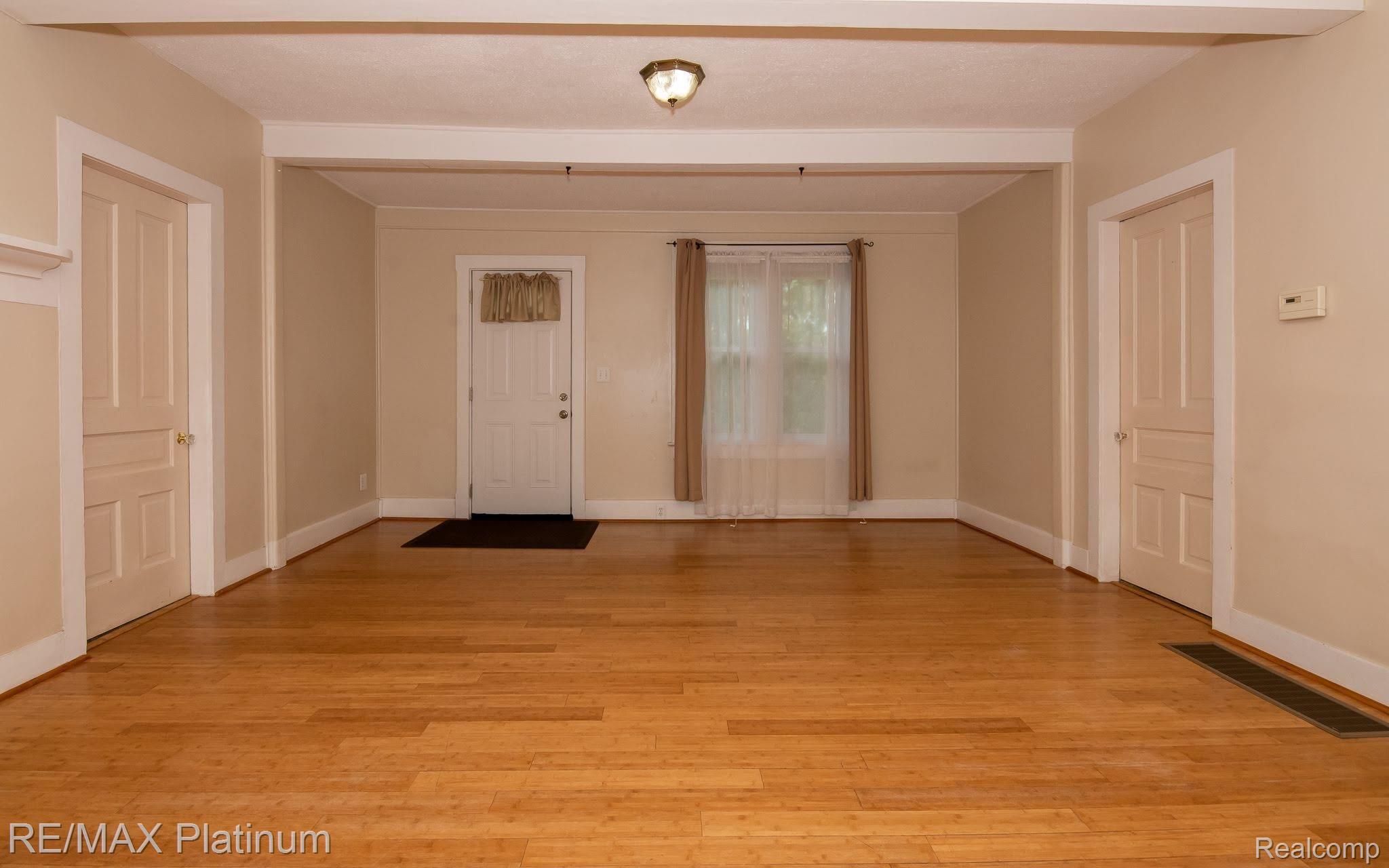 2880 Pingree Road Howell, MI 48843 - Photo 12 of 35 living rm.jpg
