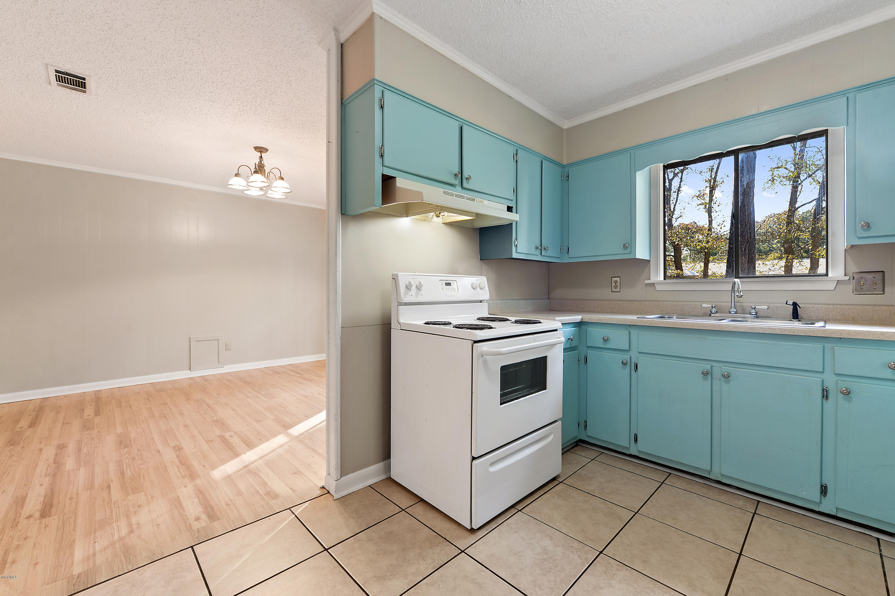 430 Hanley Road Ocean Springs, MS 39564 - Photo 8 of 19 008