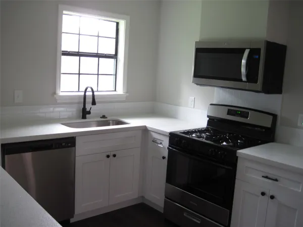 $1,600 | 7522 South Hall Street, Houston, TX 77028