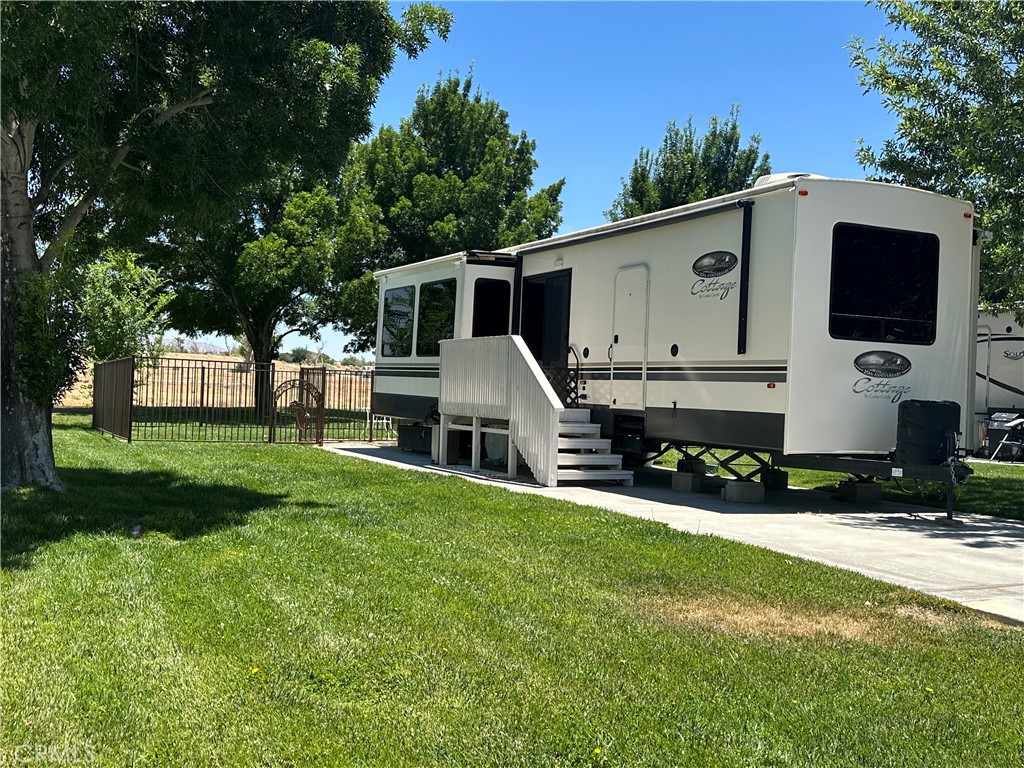 11591 Ridgemark Road Apple Valley, CA 92308 - Photo 3 of 24