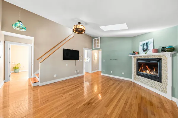 $685,000 | 2 Lovejoy & 4 Autumn Street, Rockland, ME 04841