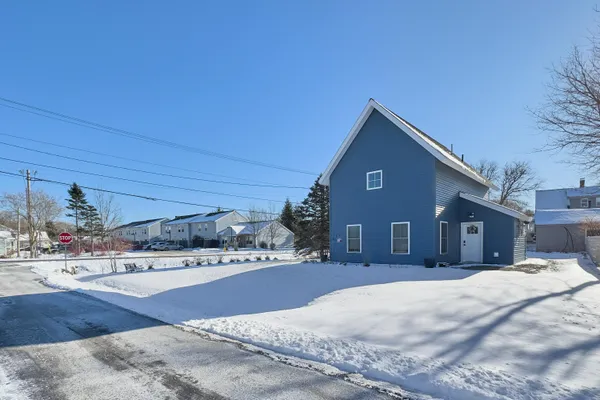 $685,000 | 2 Lovejoy & 4 Autumn Street, Rockland, ME 04841
