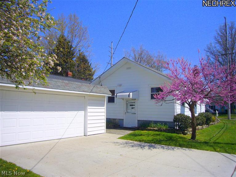 1614 Lander Road Cleveland, OH 44124 - Photo 1 of 11