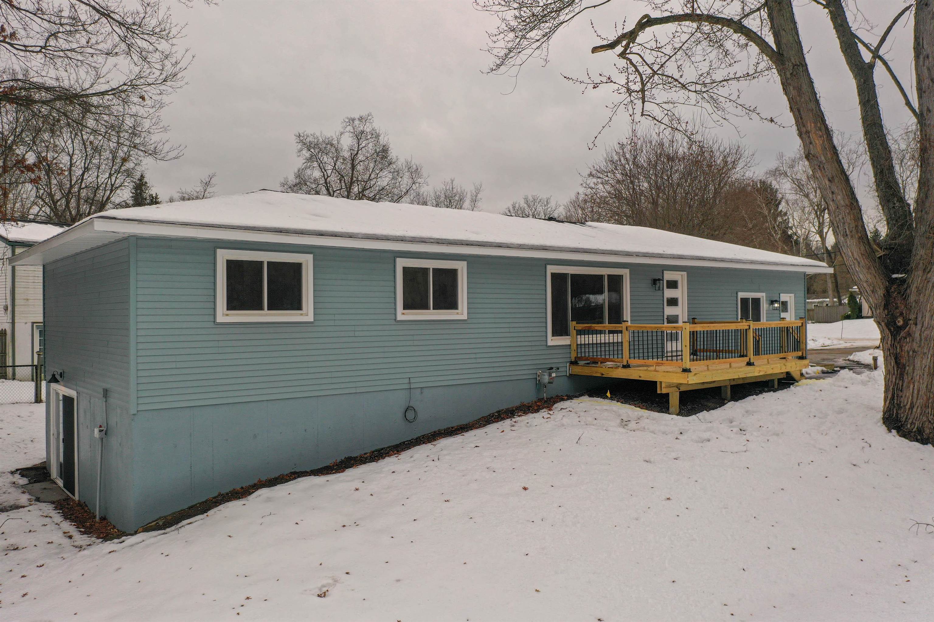 9550 Colgate Clarkston, MI 48348 - Photo 3 of 24 50196406-68987553-470e-4437-9692-c45f0f9cd7e2.JPG