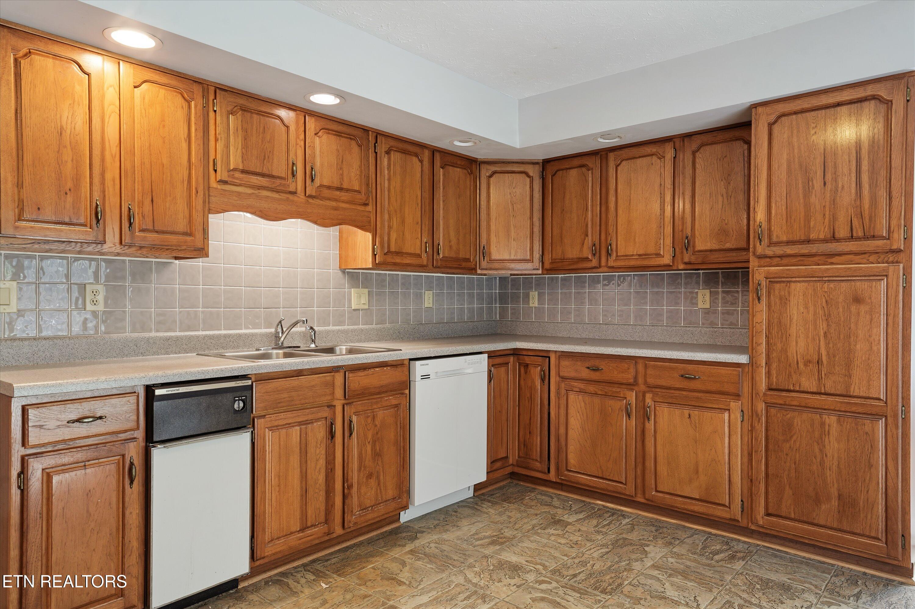 131 Overton Lane Powell, TN 37849 - Photo 14 of 37 16-131 Overton Ln18