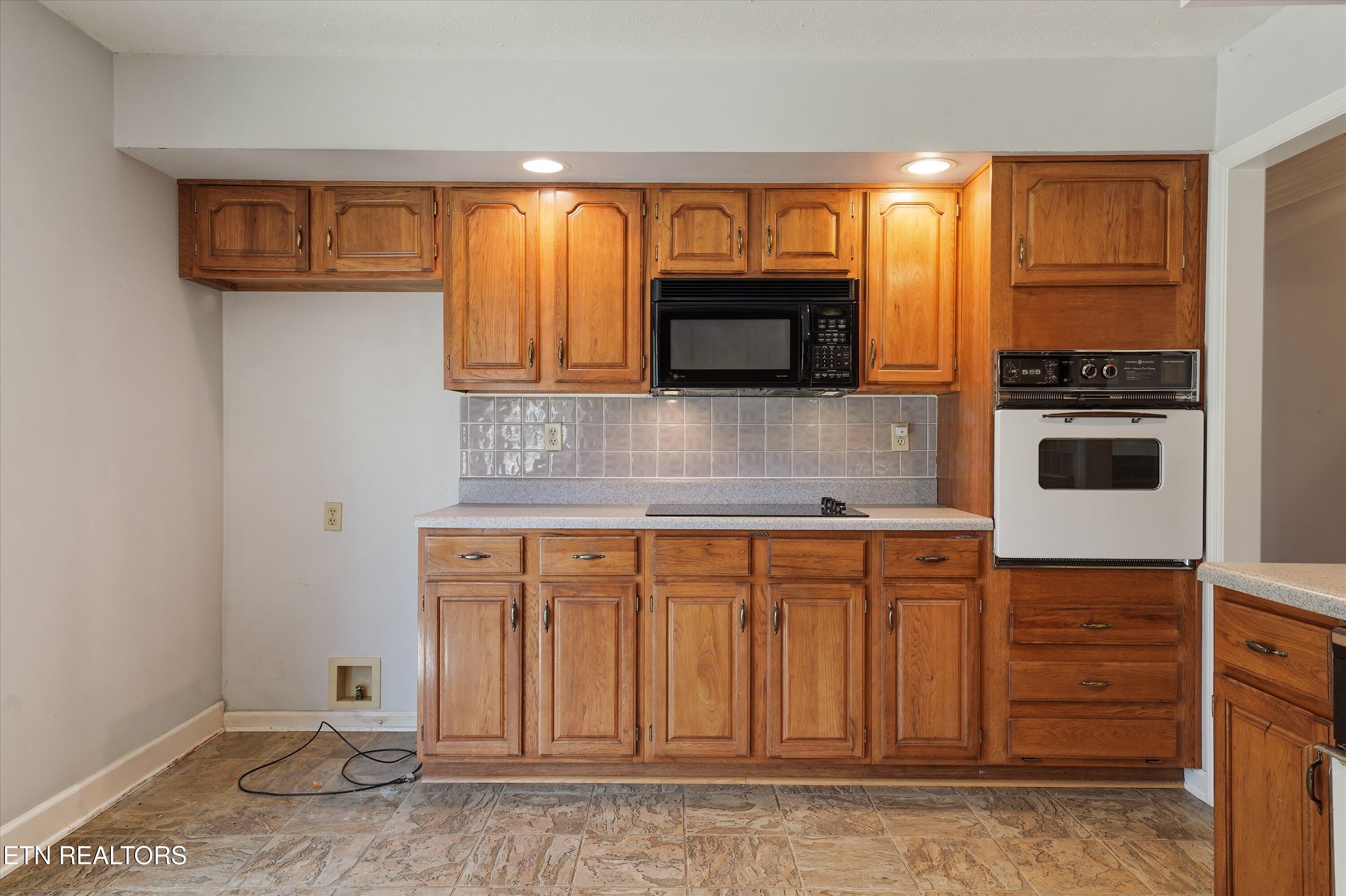 131 Overton Lane Powell, TN 37849 - Photo 15 of 37 17-131 Overton Ln19