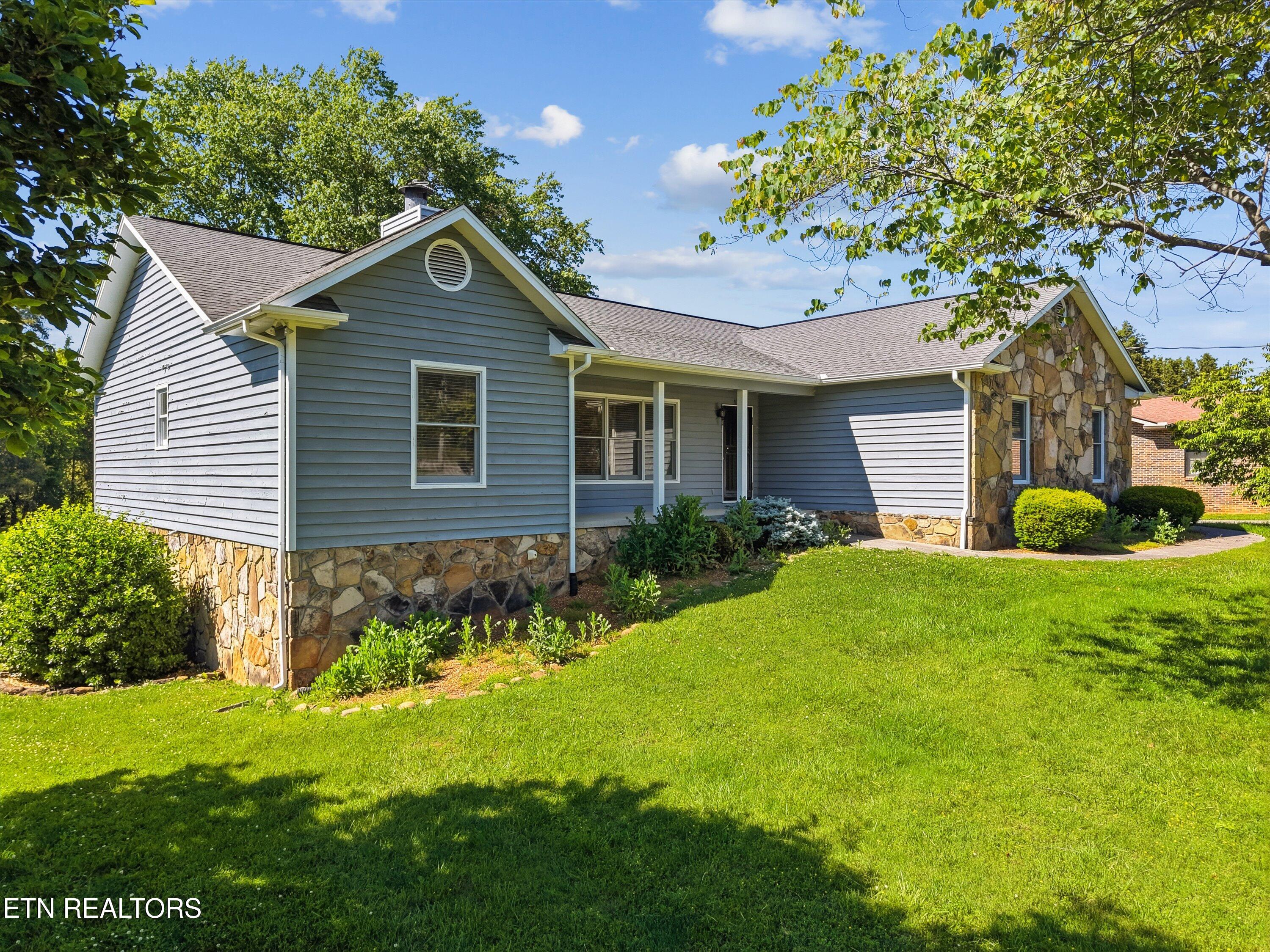 131 Overton Lane Powell, TN 37849 - Photo 2 of 37 02-131 Overton Ln02