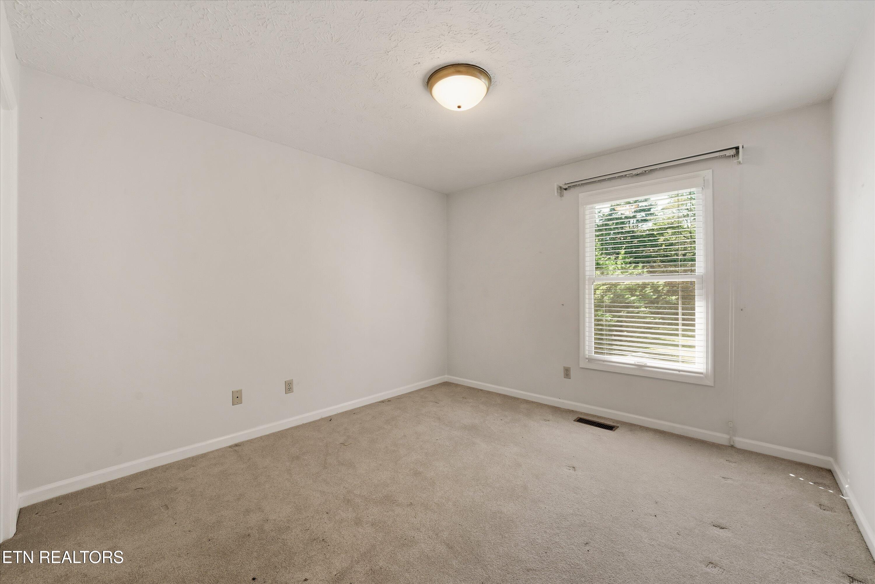 131 Overton Lane Powell, TN 37849 - Photo 21 of 37 18-131 Overton Ln20