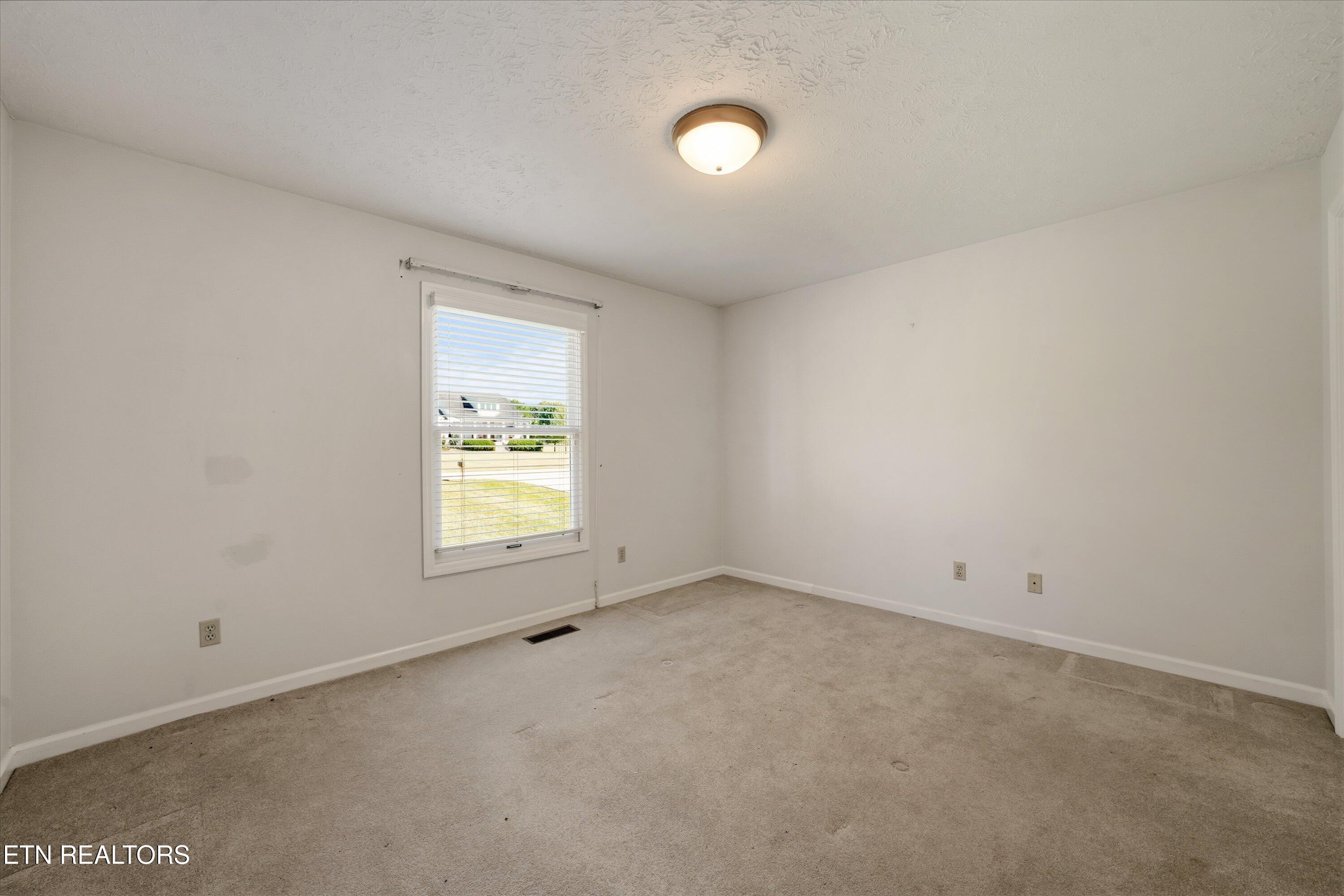 131 Overton Lane Powell, TN 37849 - Photo 24 of 37 21-131 Overton Ln23