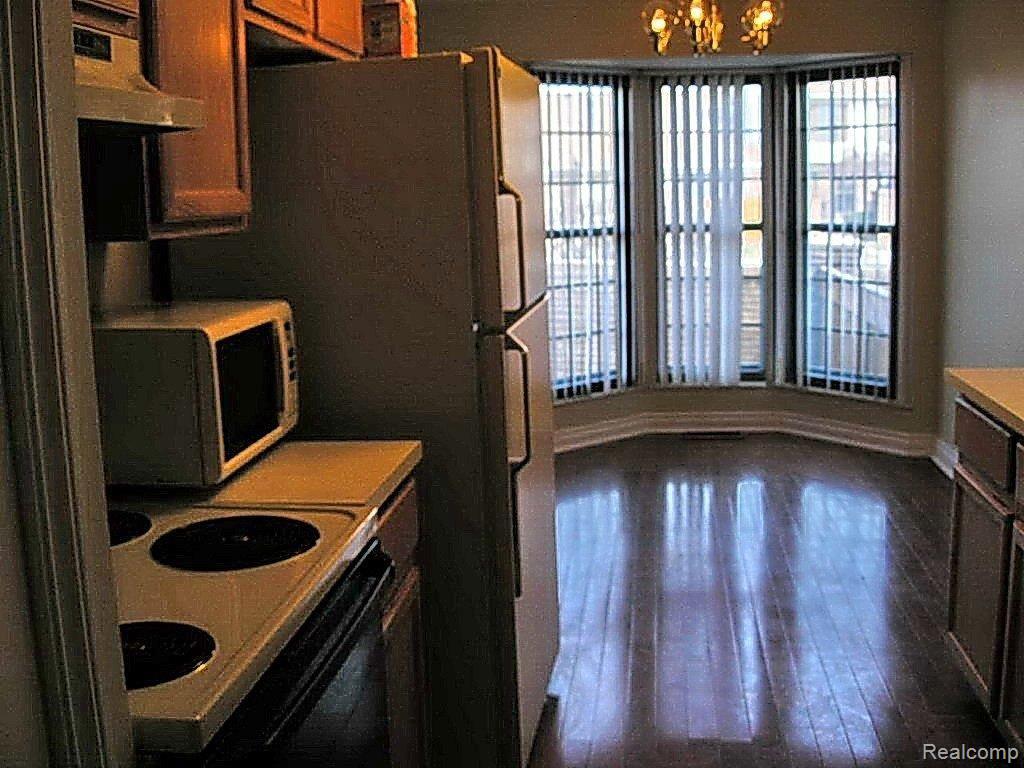22130 Edgewater, Unit 174 Novi, MI 48375 - Photo 5 of 12 Kitchen & Dining Room