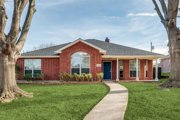 $365,000 | 322 Hillcroft Drive, Duncanville, TX 75137