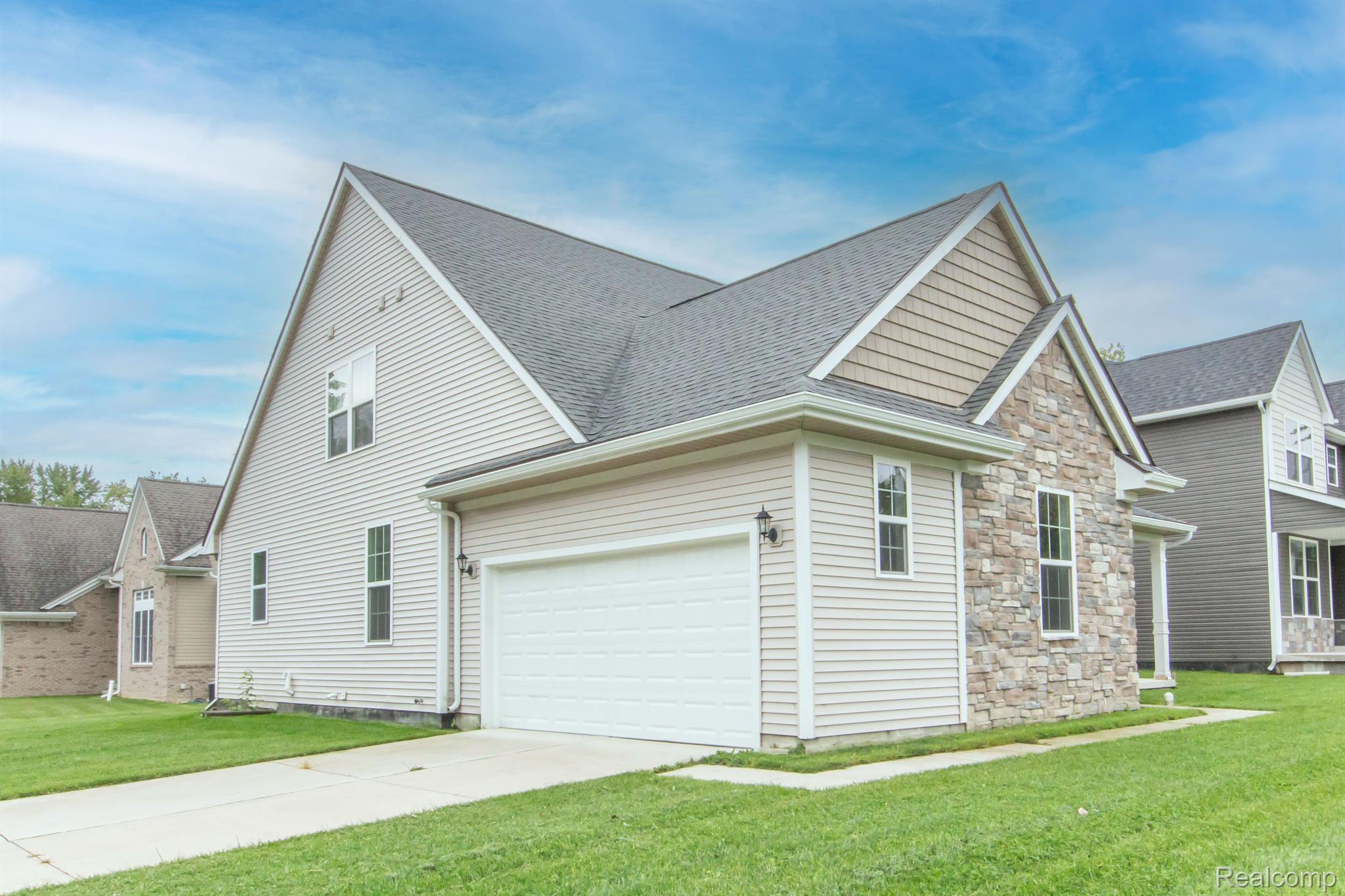 2606 Maplecrest Road Sterling Heights, MI 48310 - Photo 4 of 57 Side