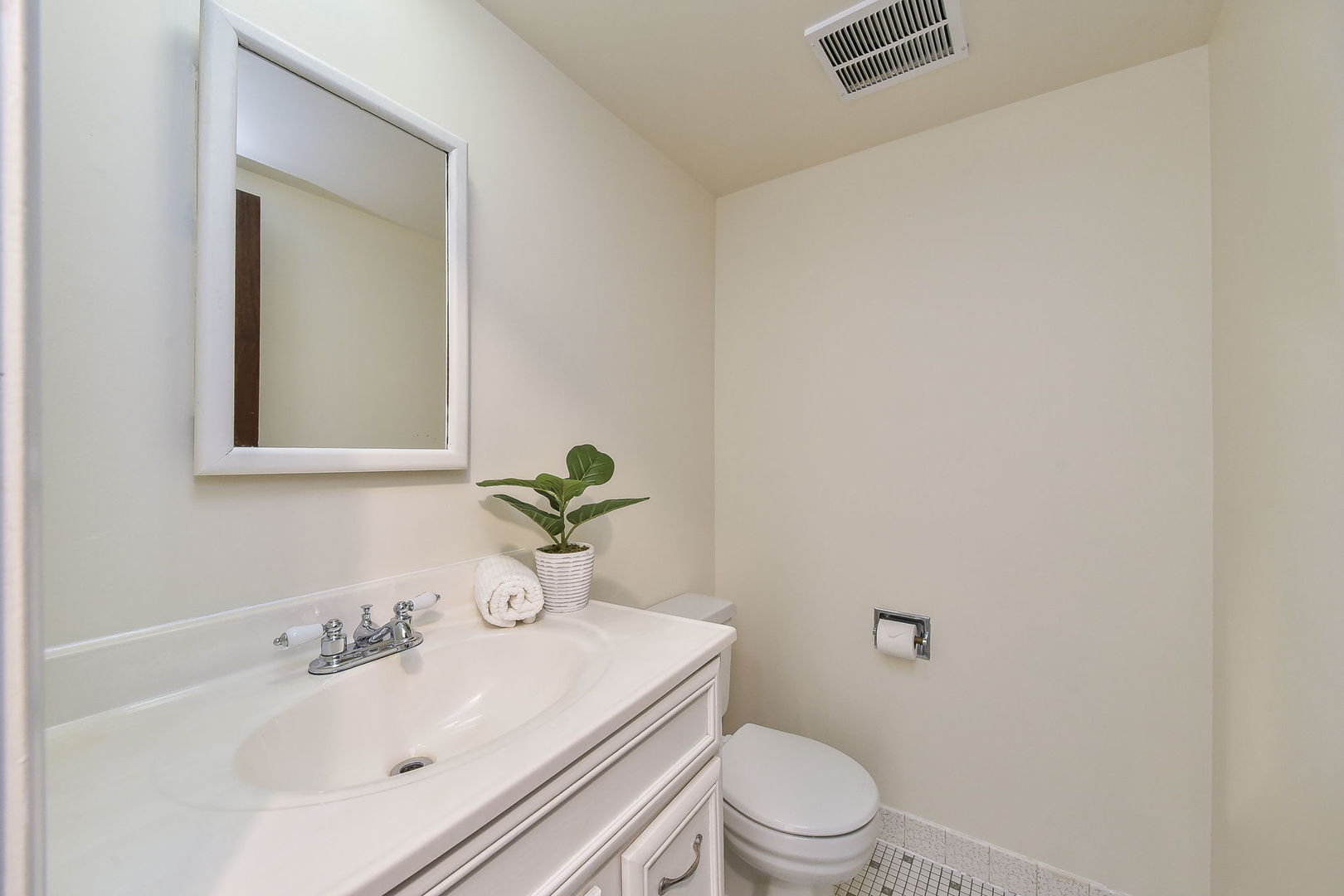 238 East Bailey Road, Unit G Naperville, IL 60565 - Photo 15 of 22 a bathroom with a sink toilet and mirror