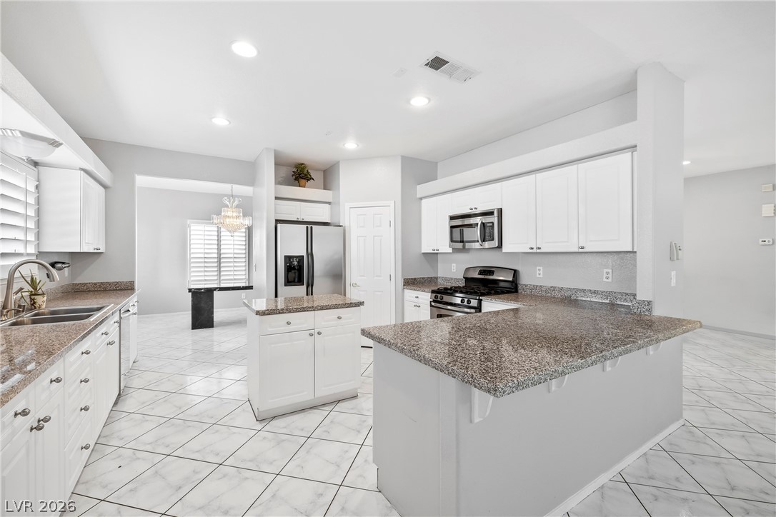 240 Highgate Street Henderson, NV 89074 - Photo 2 of 11 Kitchen